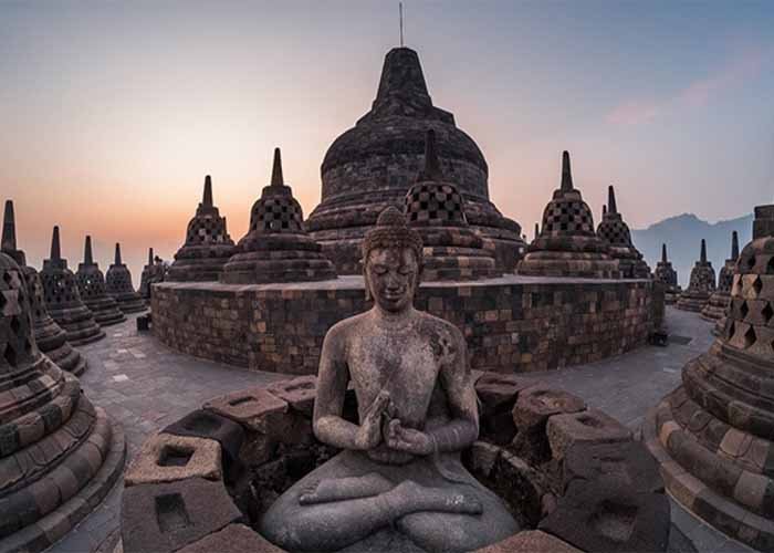 Sejarah Candi Borobudur Lokasi Dan Harga Tiket Masuk 2021