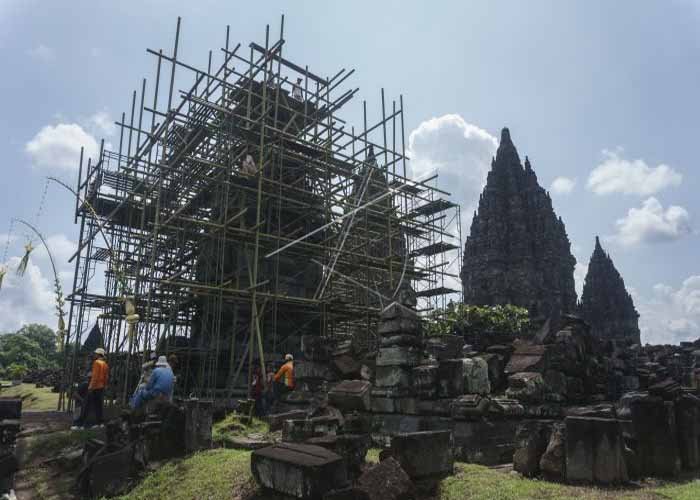 Candi Prambanan di Pugar