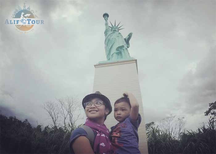 patung liberty merapi park