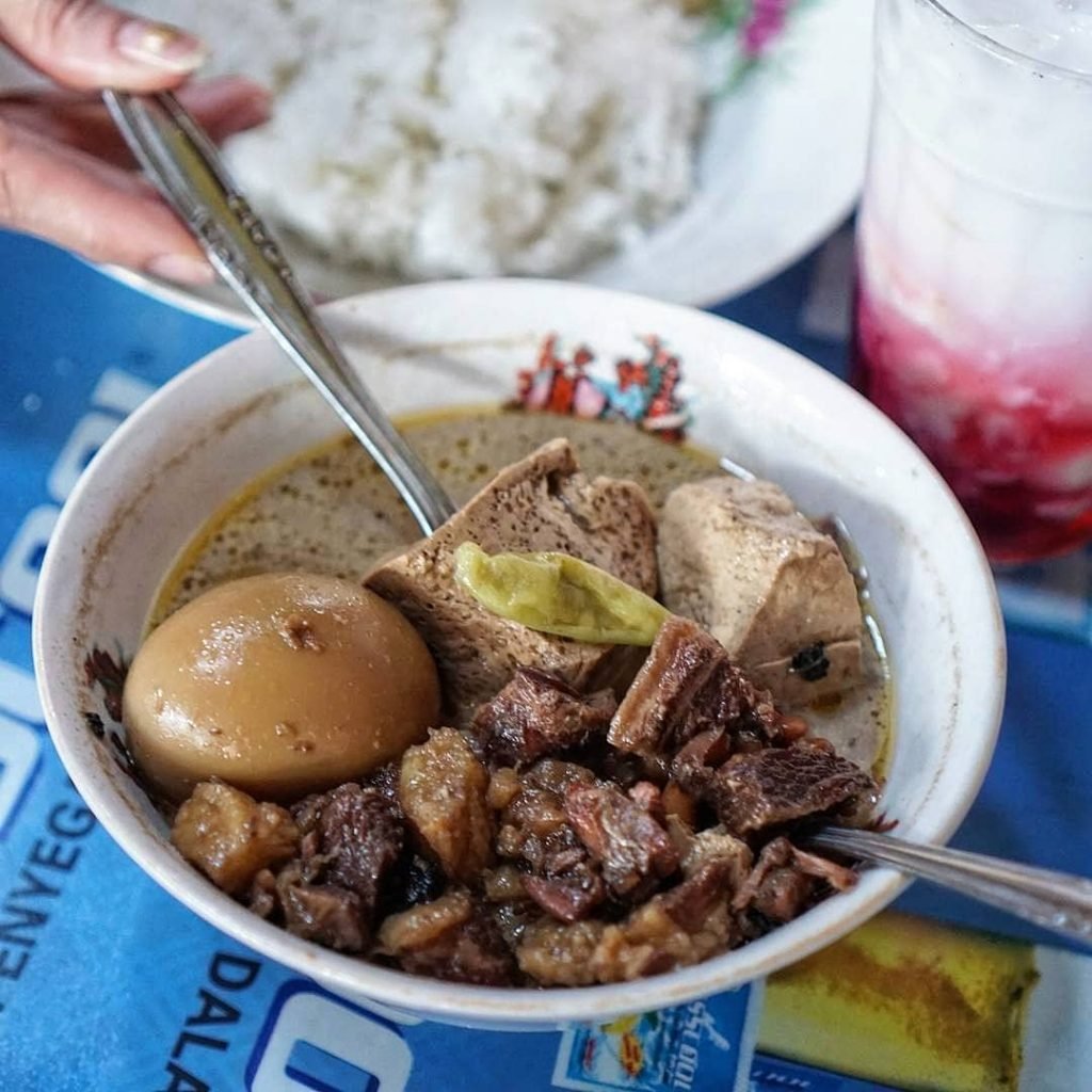 Wisata kuliner jogja Nasi Brongkos Handayani